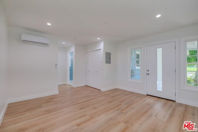 Photo - 8356 Kittyhawk Ave