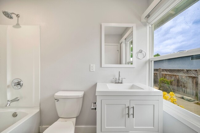 Photo - 4/Bed, 4/Bath Home with Parking, Washer/ Dryer and Spa, Close to Chapman University/ Orange Circle