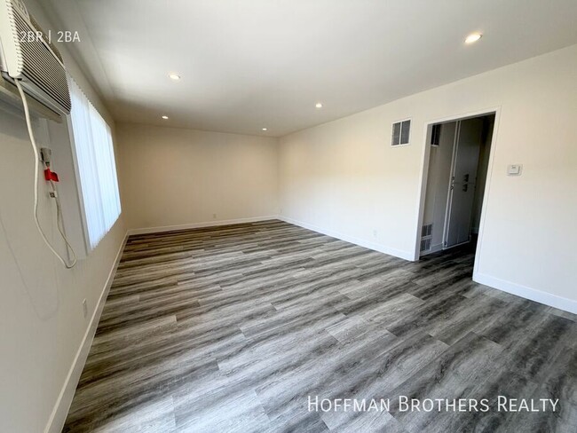 Photo - 8143 Langdon Ave Unit 216