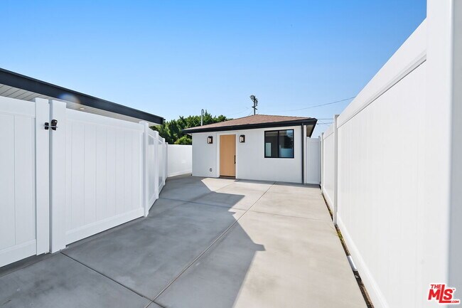 Photo - 12257 Collins St House