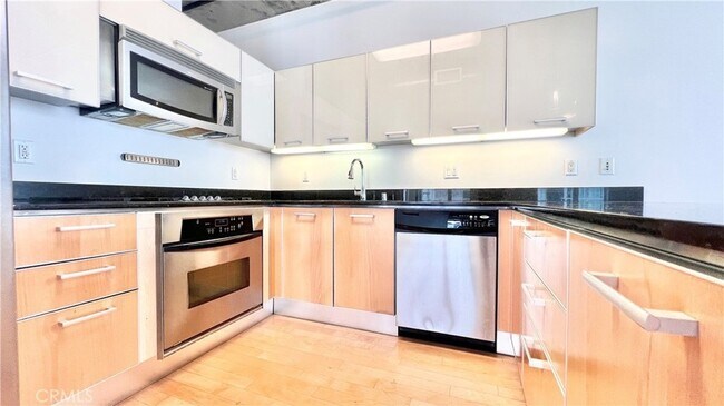 Photo - 645 W 9th St Unit 631