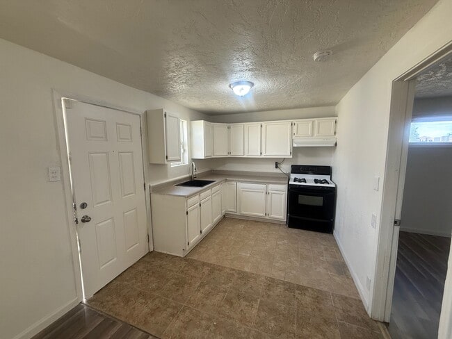 Photo - 561 Valley Ave Unit B