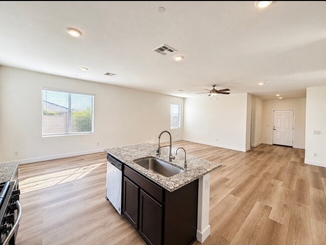Photo - 16835 Desert Star St