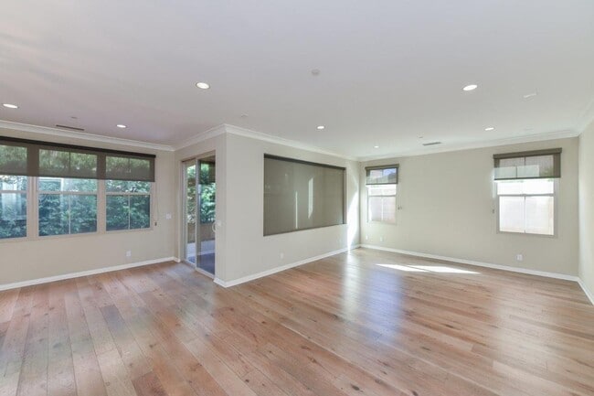 Photo - 3b/2.5b Cypress Village Irvine House for rent