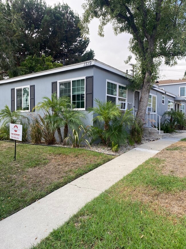 Building Photo - 1519 N Hollywood Way Unit A