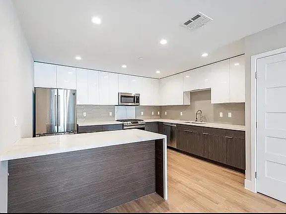 Photo - 1906 Overland Ave