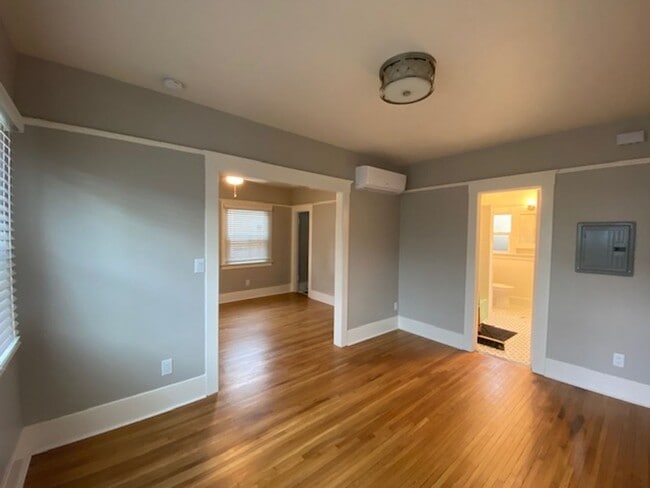 Building Photo - Cute Cottage In Heart of North Park w/A/C and Washer/Dryer