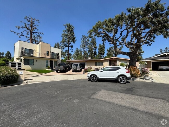 Building Photo - Luxurious Oasis with Resort-Style Pool and... Rental
