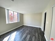 Photo - 1529 S Bundy Dr