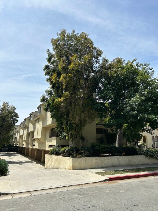 Photo - 276 E Bellevue Dr