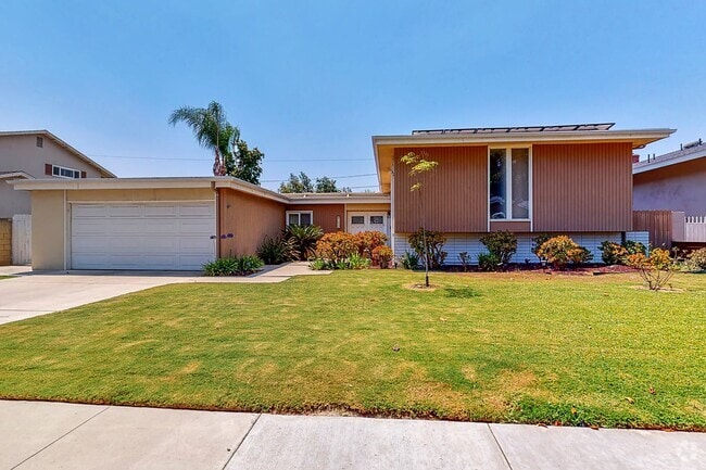 Building Photo - Large Family home - 4 Bedroom / 3 Bath