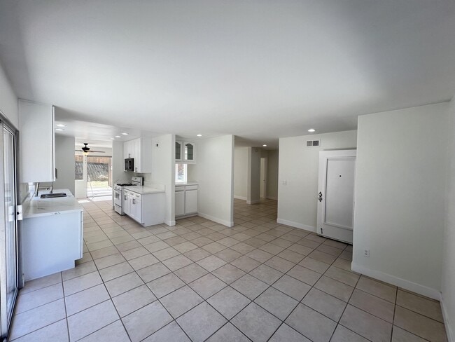 Photo - 1389 Oriole Pl