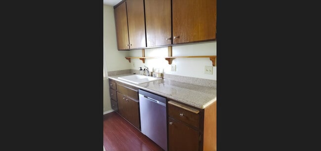 Kitchen - 1644 Colby Ave Unit 6