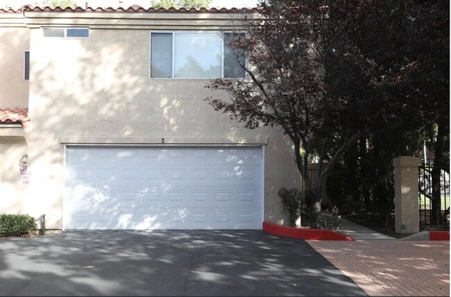 Photo - 43405 30th St W