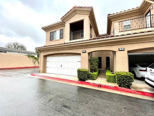 Photo - Modern and Chic 2 bed 2.5 bath in Newport Beach!!!