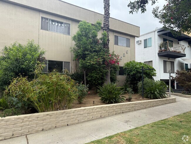 Building Photo - 1031 N Harper Ave Rental
