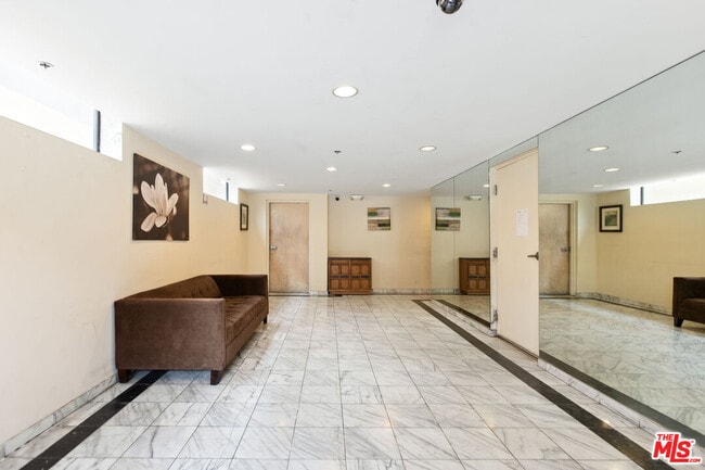 Photo - 1059 S Sherbourne Dr Unit 201