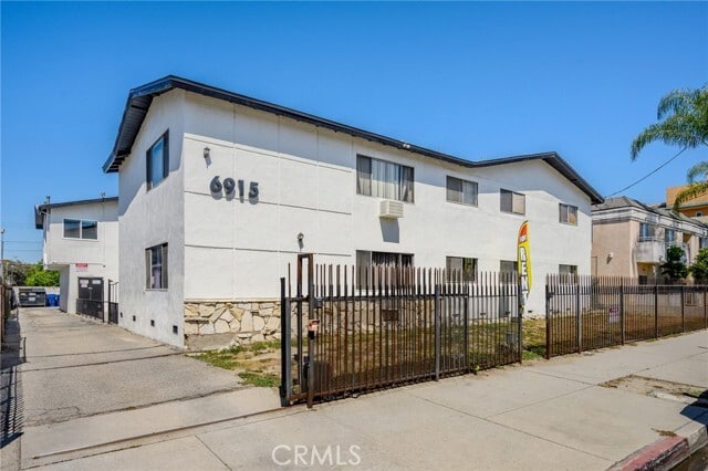 Building Photo - 6915 Coldwater Canyon Ave