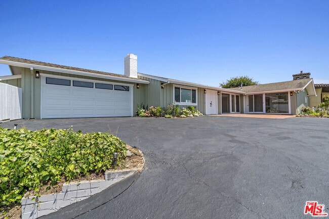 Building Photo - 1060 Palisair Pl Rental