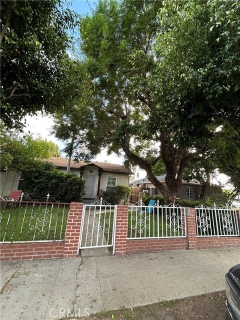 Building Photo - 640 W Buckthorn St Unit 1/2