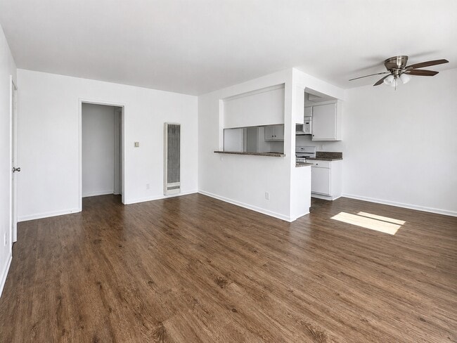 Photo - 11915 Burbank Blvd