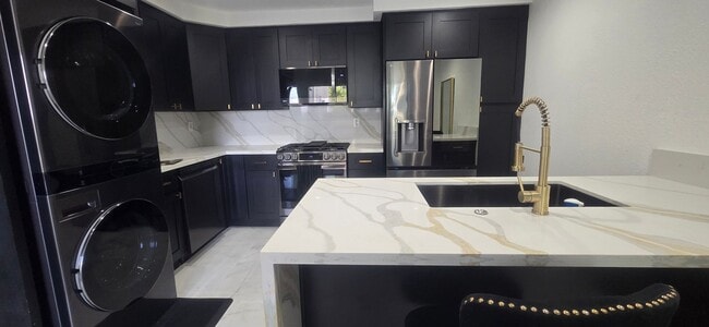 Renovated 3 Bedroom, 2 Bath Townhome with ... - Renovated 3 Bedroom, 2 Bath Townhome with ...
