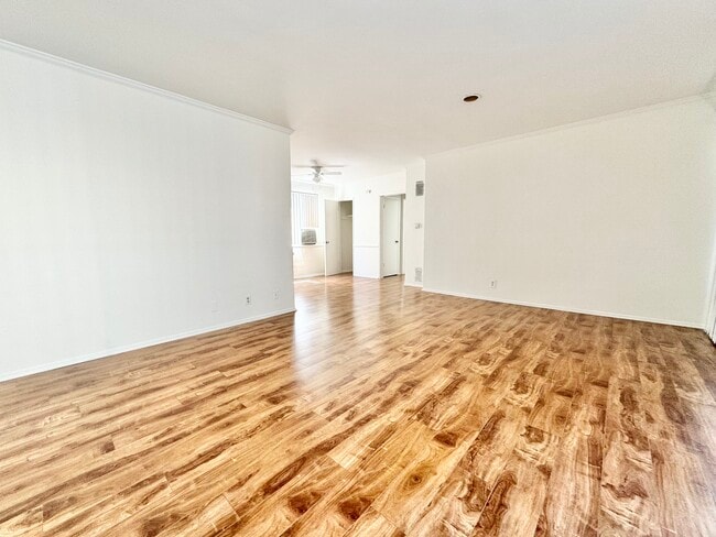 Building Photo - 1350 Laurel Ave Unit 4 Rental