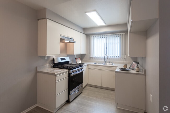 2BR,2BA-940SF- Kitchen - Dryden Apartments