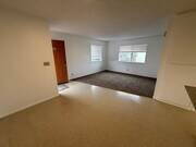 Photo - 118 W Boone St