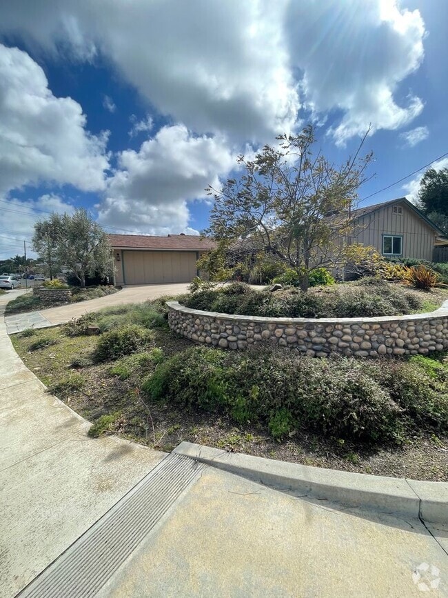 Building Photo - Clairemont Beauty - Welcome Home!