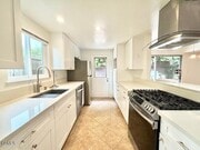 Photo - 933 Peninsula St