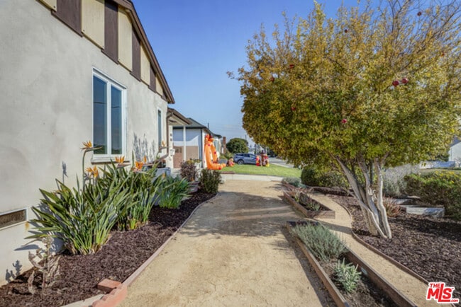 Photo - 6337 W 83rd St