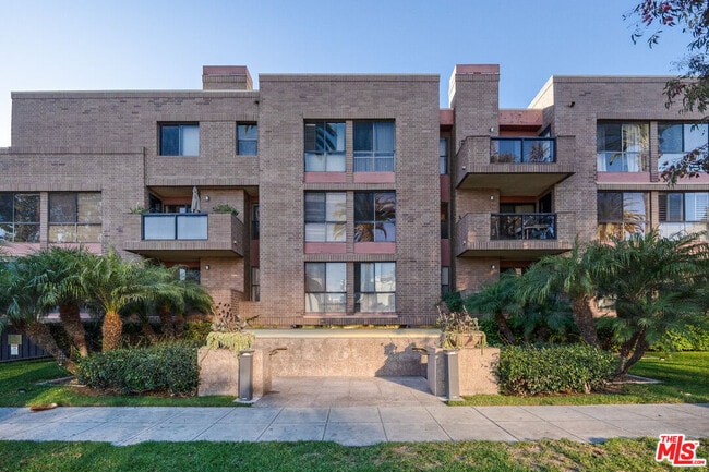 Building Photo - 235 S Tower Dr Unit 106