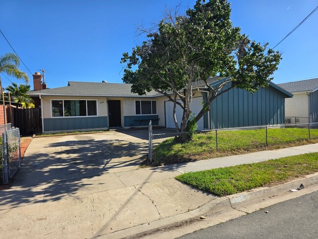 Building Photo - CLAIREMONT HOME 3-BEDROOM, 2-BATH, 2-CAR GARAGE