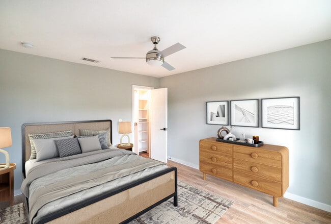 Photo - 5847 Willoughby Ave