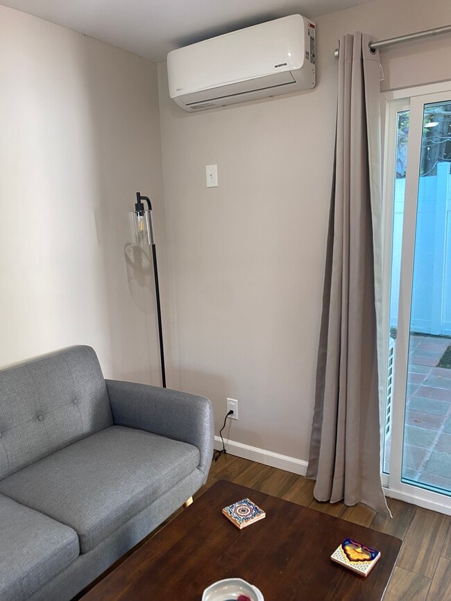 Photo - 3675 Kelton Ave Unit detached apartment