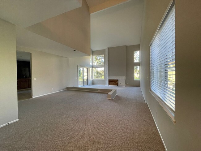 Photo - Impeccable end-unit La Mancha townhome in Mission Viejo