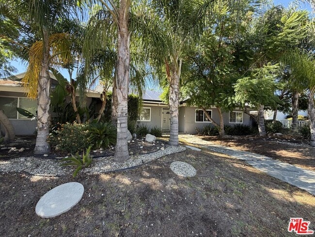 Photo - 10609 Reseda Blvd