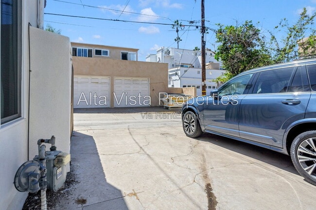 Photo - 325 Rosemont St