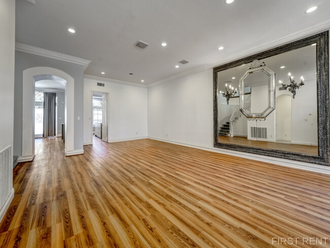 Photo - 5406 Renaissance Ave