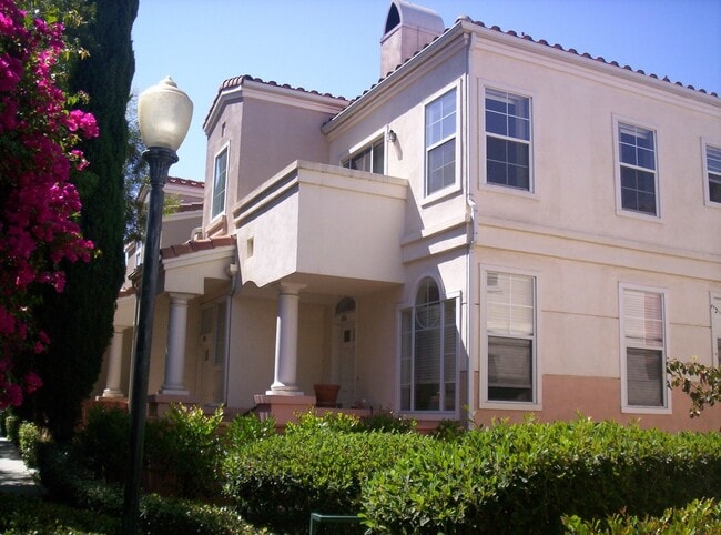 Photo - 3 Bedroom 2 Bathroom Condo for Rent in Anaheim Hills!