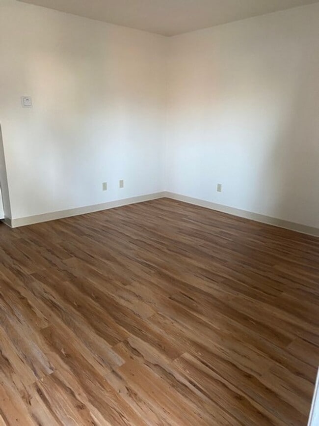 Photo - Oakwood Village Apartments Unit boo1025- 1 bedrm