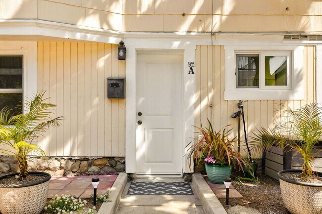 Photo - "Delightful 1-Bedroom Apartment in Historic Home!"