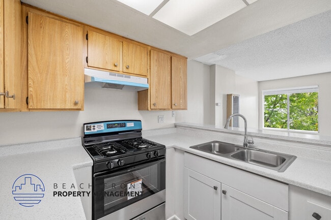 Building Photo - 1800 S. Broadway Ave.