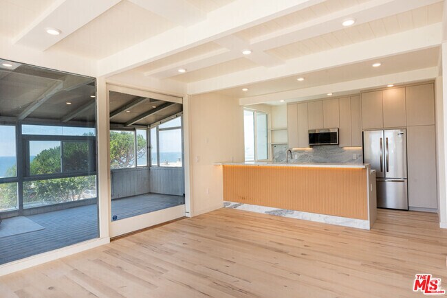 Building Photo - 7273 Birdview Ave Unit 3 Rental