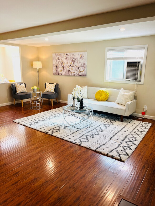 Living Room - 618 Woodland Dr