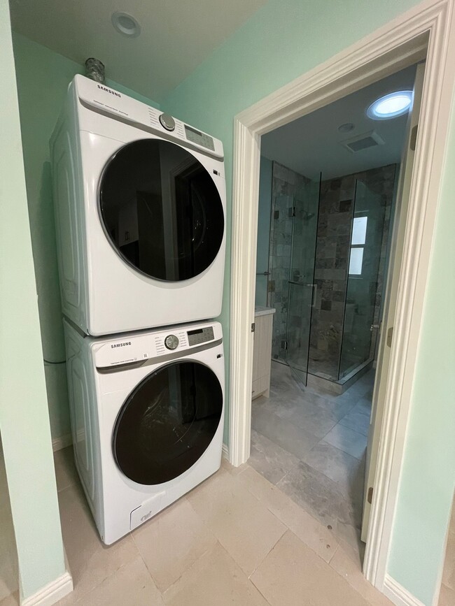 W-D in unit - 4131 Chevy Chase Dr Unit 4131