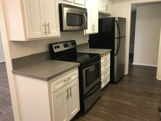 Photo - 816 S. Bundy Dr