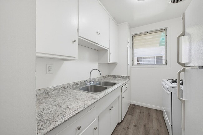 Photo - 333 Rexford Dr Unit 7