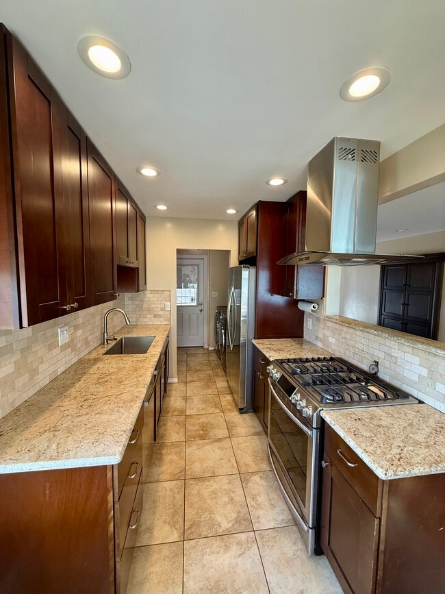 Photo - 1720 Midvale Dr